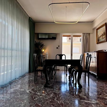 Happy Place! Big, Bright & Central - Ideal For Families And Groups Of Friends パトラ エクステリア 写真