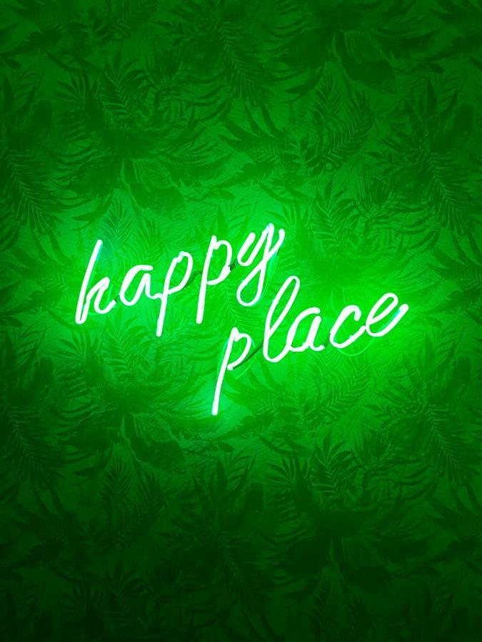 Happy Place! Big, Bright & Central - Ideal For Families And Groups Of Friends パトラ エクステリア 写真
