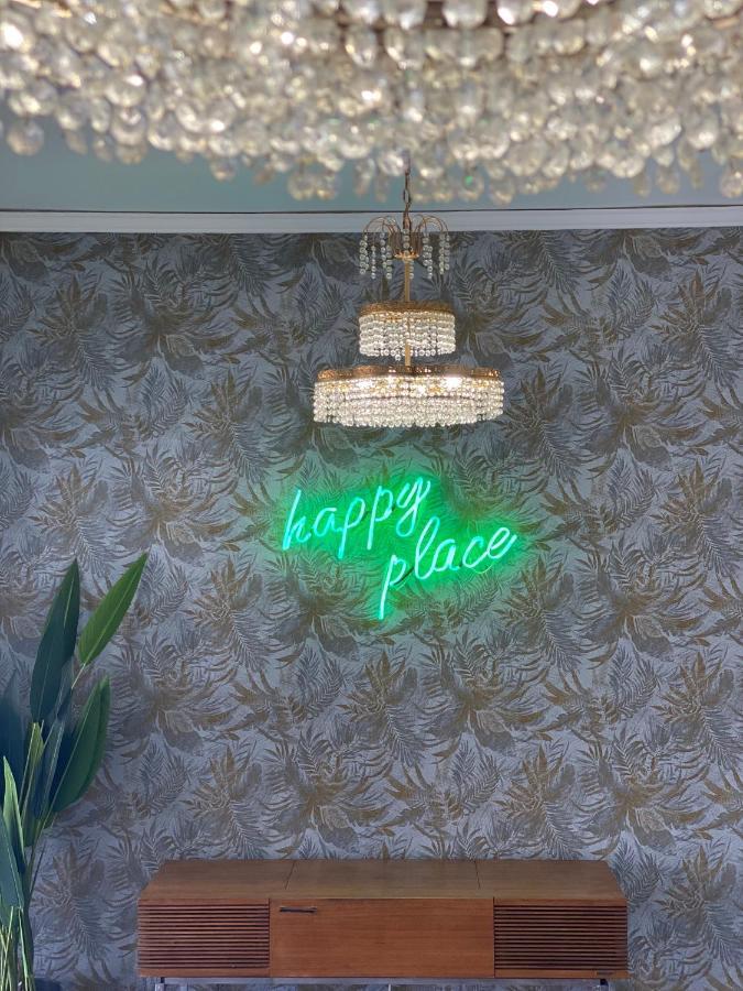 Happy Place! Big, Bright & Central - Ideal For Families And Groups Of Friends パトラ エクステリア 写真