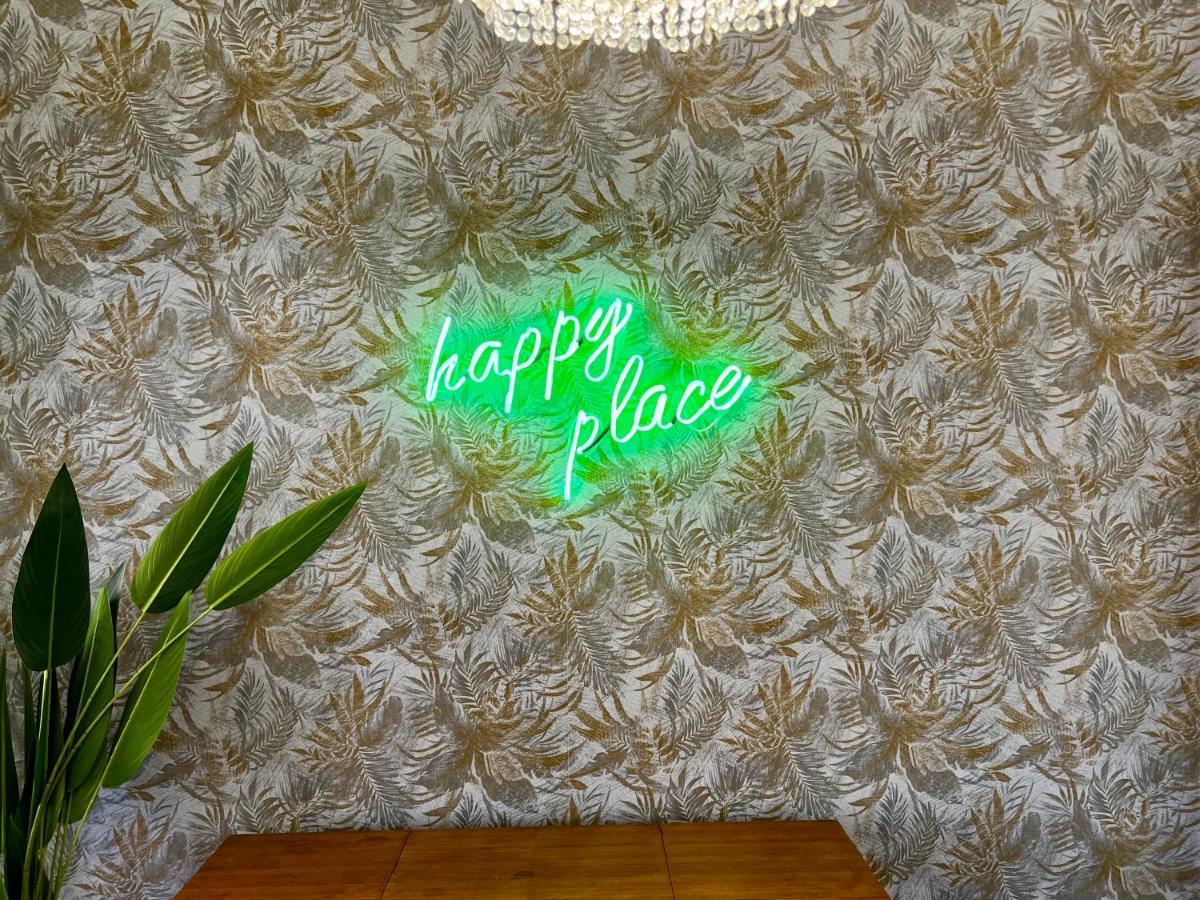 Happy Place! Big, Bright & Central - Ideal For Families And Groups Of Friends パトラ エクステリア 写真