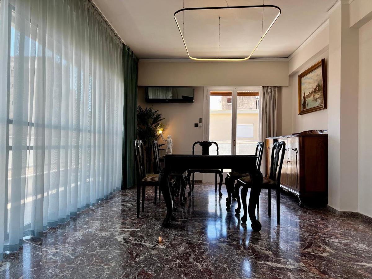 Happy Place! Big, Bright & Central - Ideal For Families And Groups Of Friends パトラ エクステリア 写真